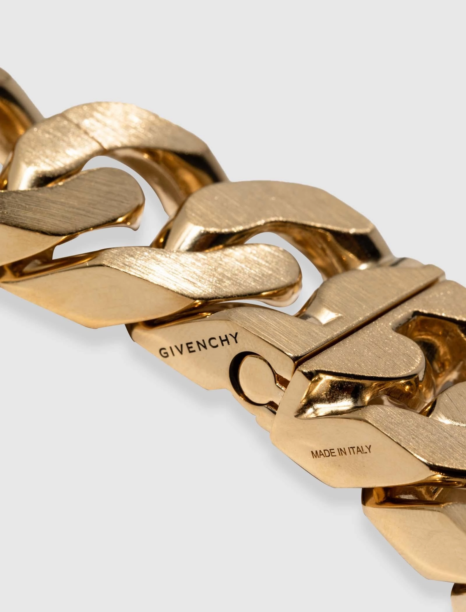 G CHAIN NECKLACE