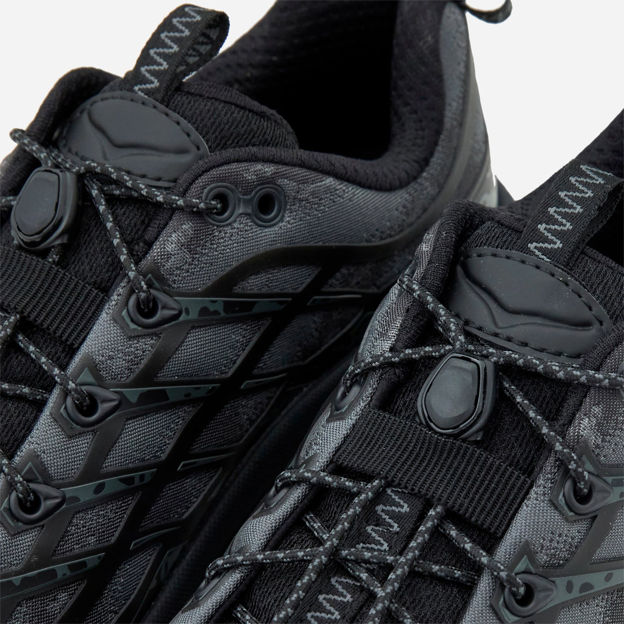 Mafate Three2 Black | Carbon Black