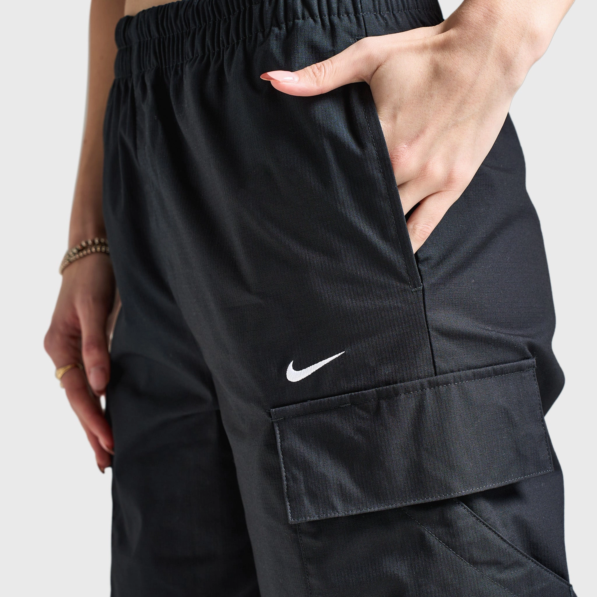 Nike Sportswear Women's Mid-Rise Cargo Pants Black / White