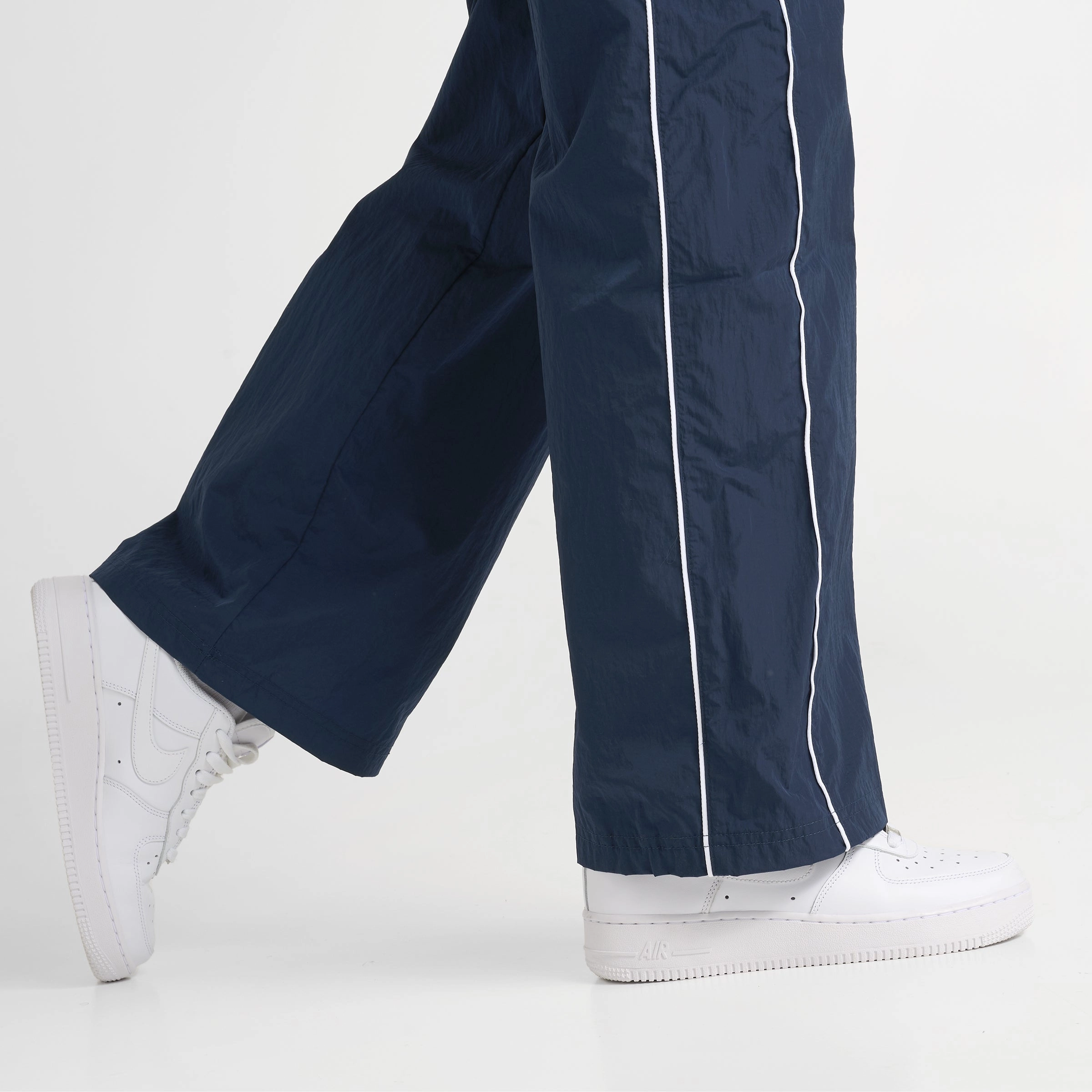 Nike Women's High-Waisted Woven Open-Hem Pants Armory Navy / White