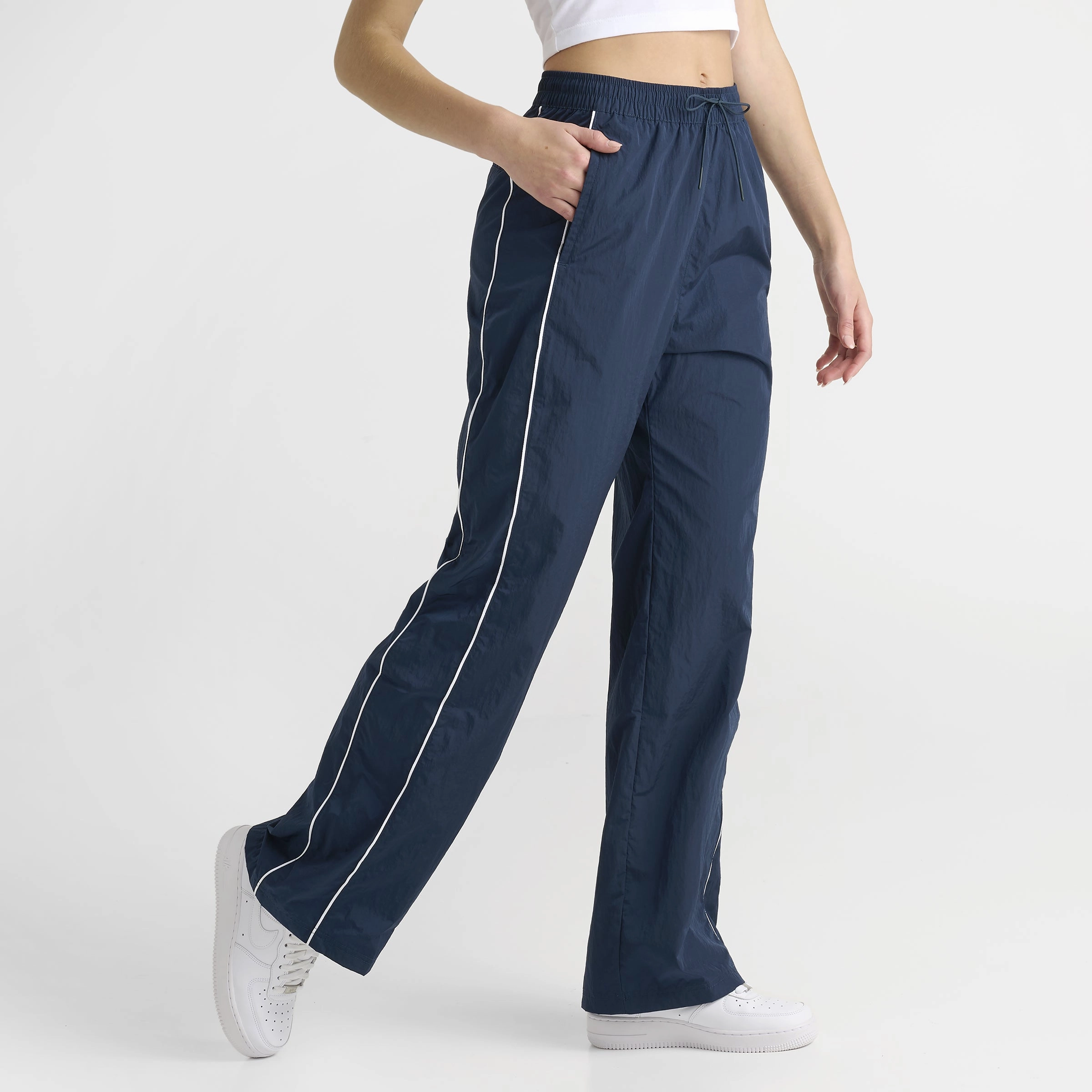 Nike Women's High-Waisted Woven Open-Hem Pants Armory Navy / White