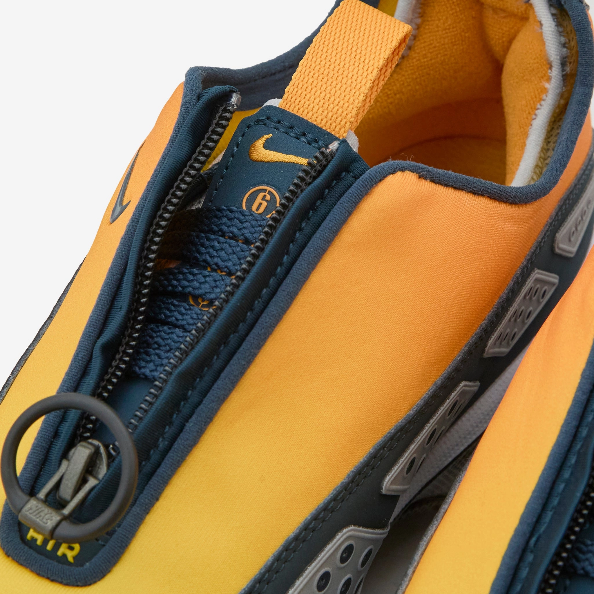 Women's Air Max SNDR Canyon Gold | Deep Ocean | Light Smoke Grey